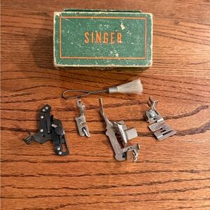 Singer Sewing Machine Attachments feet Set of 4 with original box